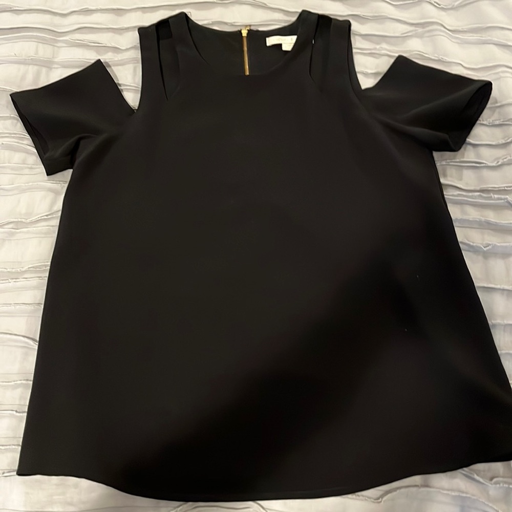 Cooper & Ella women’s cold shoulder top